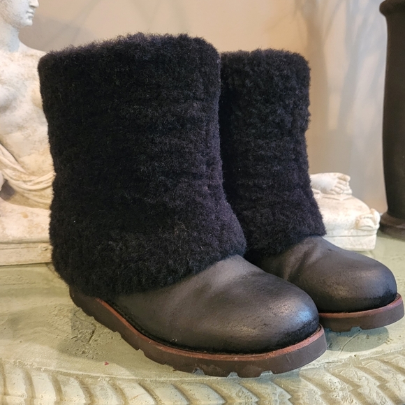 Ugg Maylin Boots in black. Size 5 #119 - Picture 3 of 14